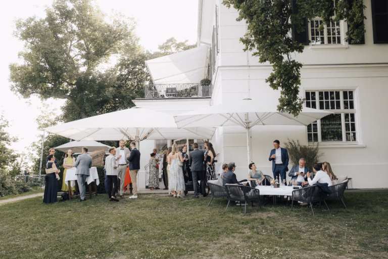 Freie Trauung in der Villa im Heinepark – ein warmer Sommertag in Hamburg.